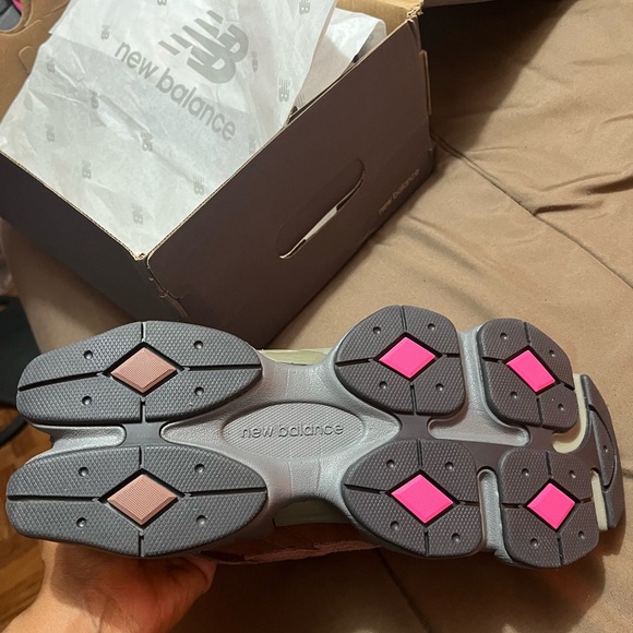 New Balance 9060 Rich Oak Burgundy - Picture 8 of 10